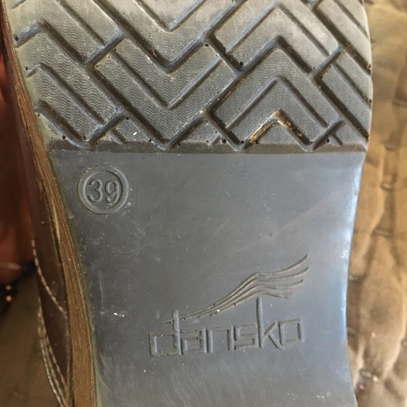 Dansko Brown Clog with wood grain base.  Size 39 - Picture 2 of 5